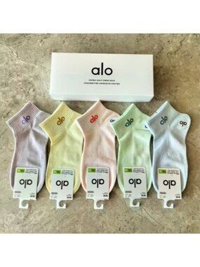 ALO Yoga Women's Pastel Rainbow Ankle Socks 5-Pair Box Set - NWT